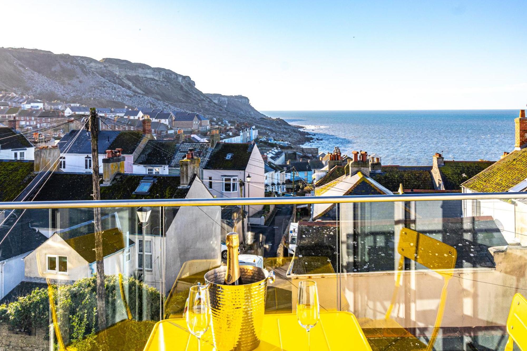 Bright & Beautiful 4 Bedroom House With Sea Views Portland Eksteriør bilde
